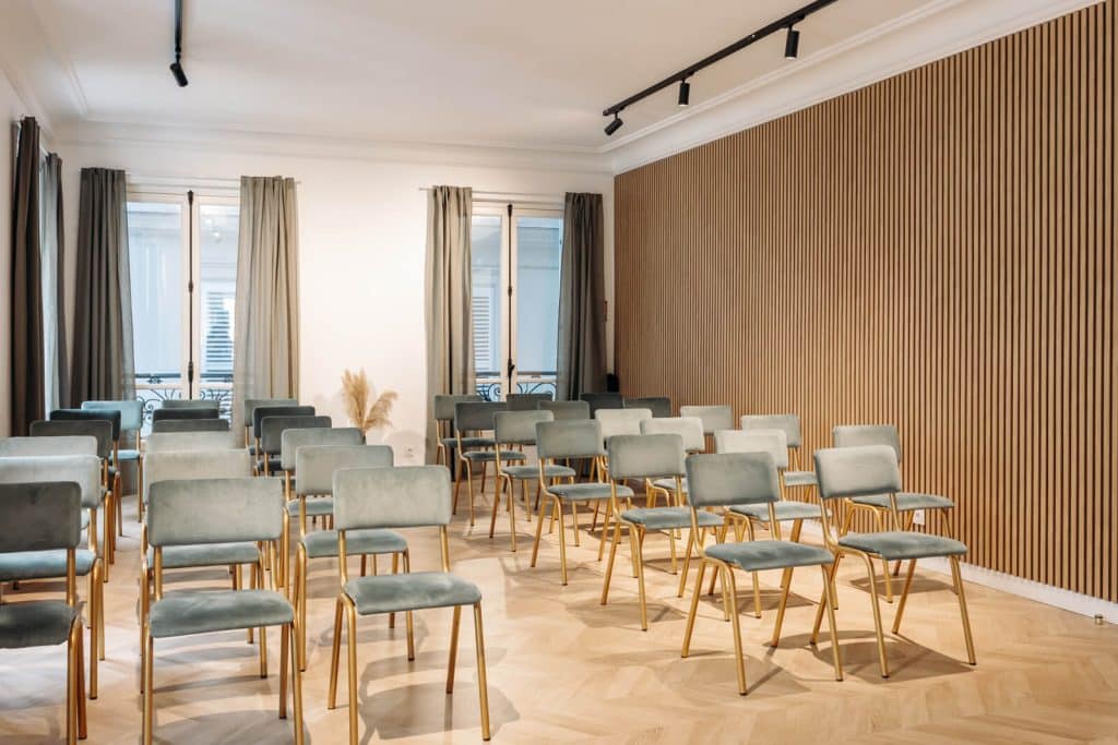 espace évenementiel paris avec tasseaux de bois