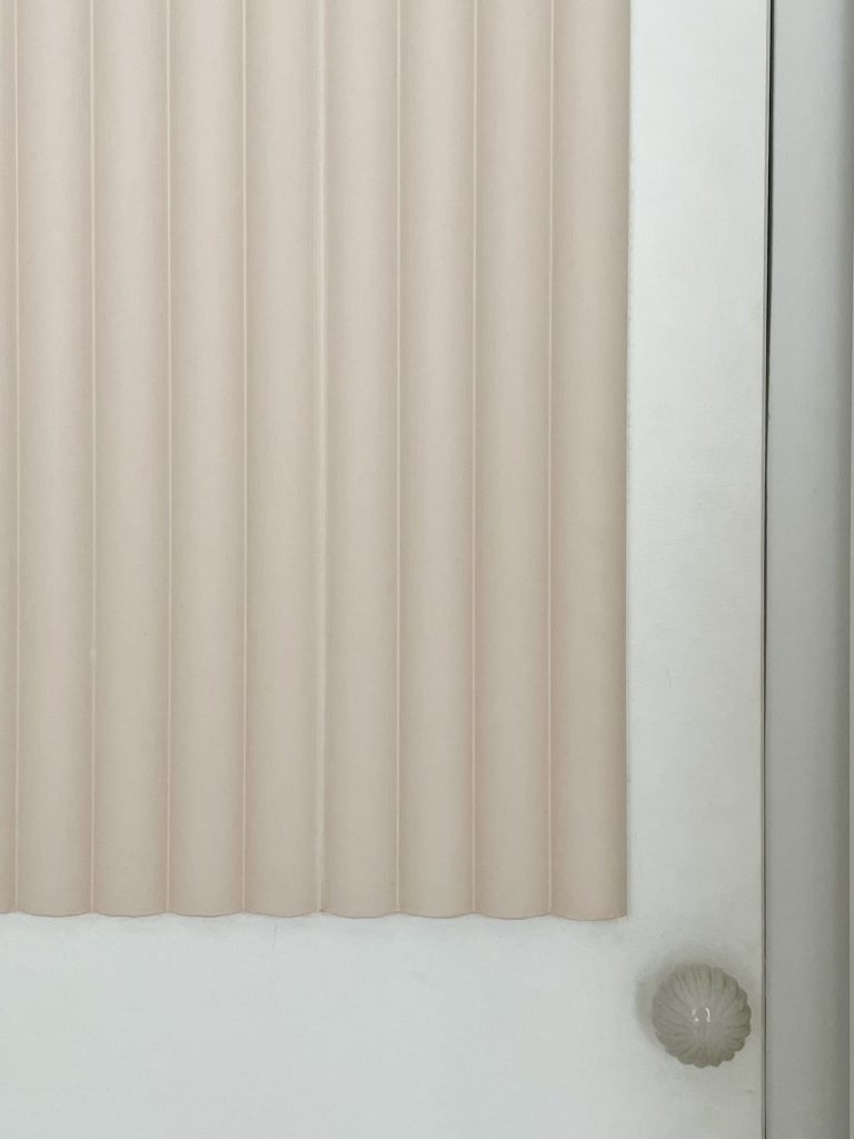 façade de placard réalisée sur mesure avec des tasseaux orac decor